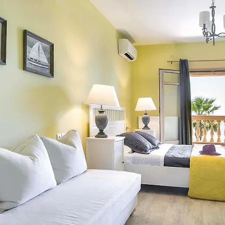 Sleeps 6 Air Con Wifi サミ
