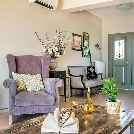 Sleeps 6 Air Con Wifi