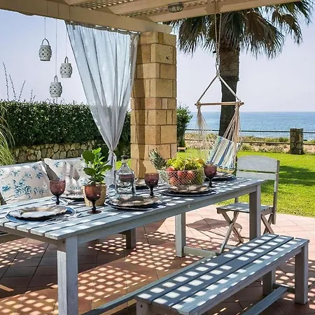 Villa Sleeps 6 Air Con Wifi